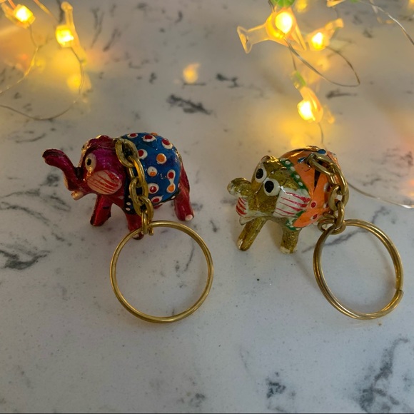 🐘 PACK of 2️⃣ Handcrafted & Hand-Painted Elephant Keychains made of Wood ! - Picture 5 of 6